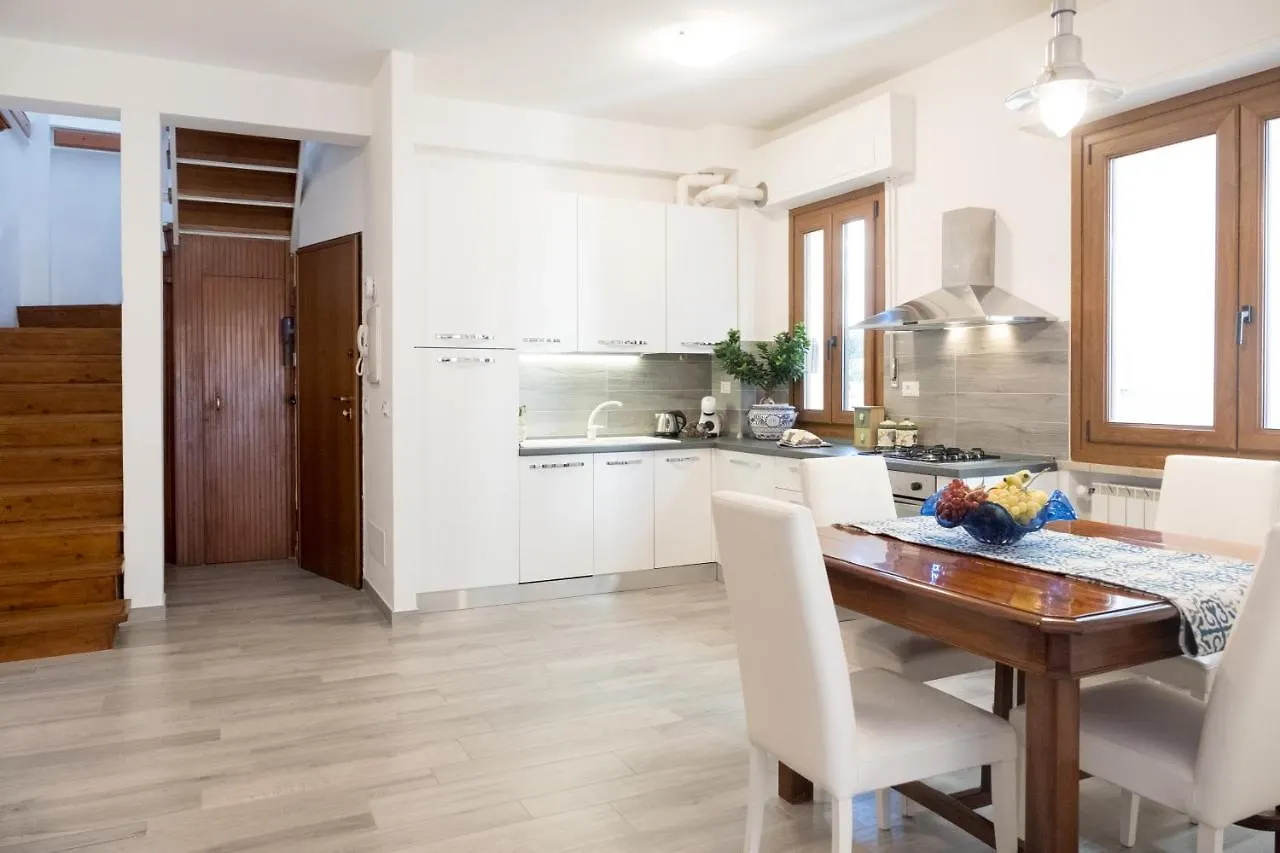 Appartement 50Mt Dal Mare à Viareggio